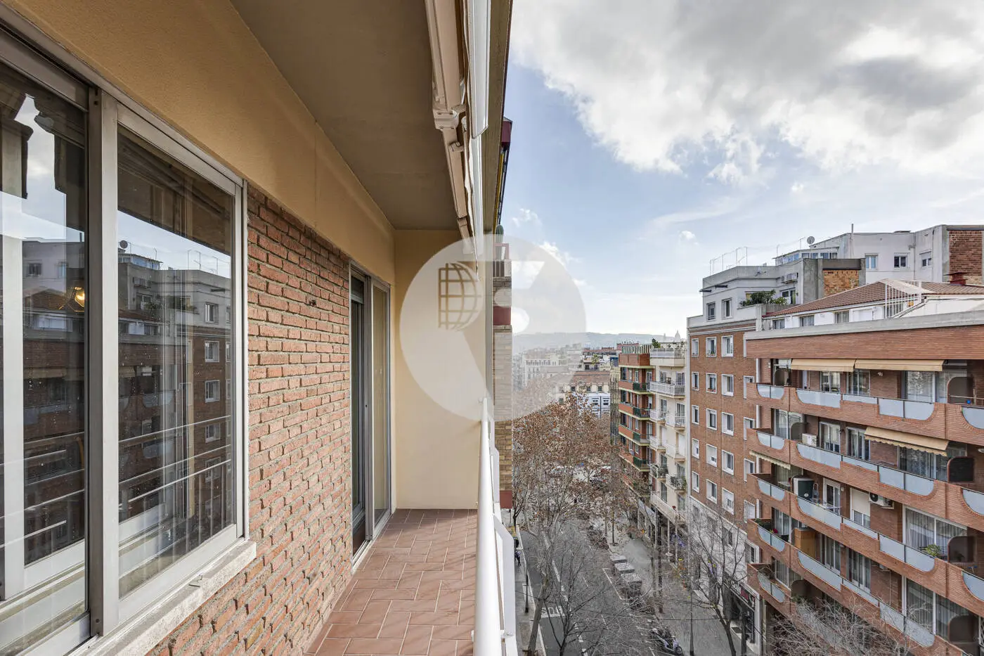 Pis de 3 habitacions ubicat al barri de la Nova Esquerra de l'Eixample de Barcelona. 7