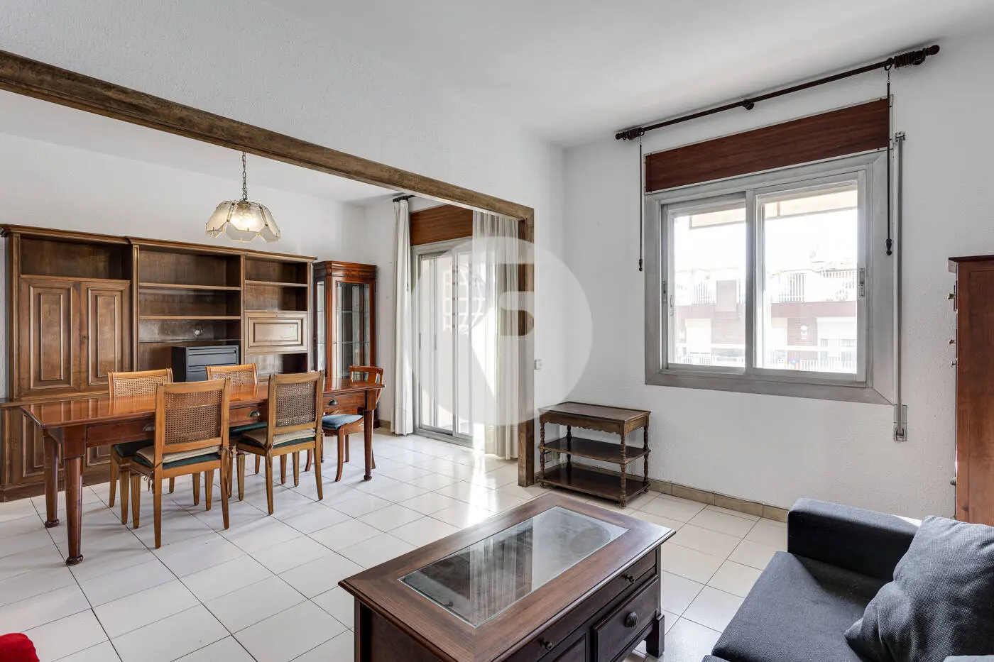 3-bedroom apartment located in the Nova Esquerra de l'Eixample neighborhood of Barcelona. 2