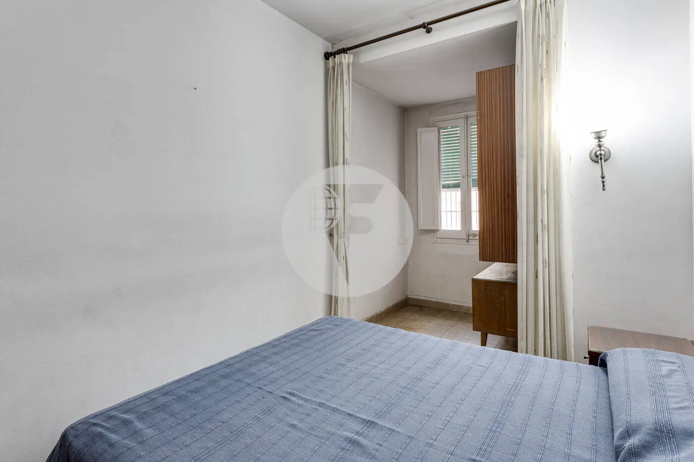 3-bedroom apartment located in the Nova Esquerra de l'Eixample neighborhood of Barcelona. 18