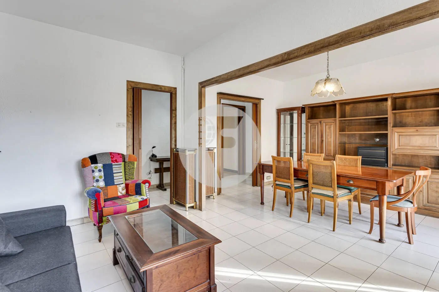3-bedroom apartment located in the Nova Esquerra de l'Eixample neighborhood of Barcelona. 3