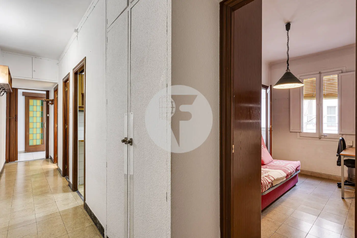 Pis de 3 habitacions ubicat al barri de la Nova Esquerra de l'Eixample de Barcelona. 22