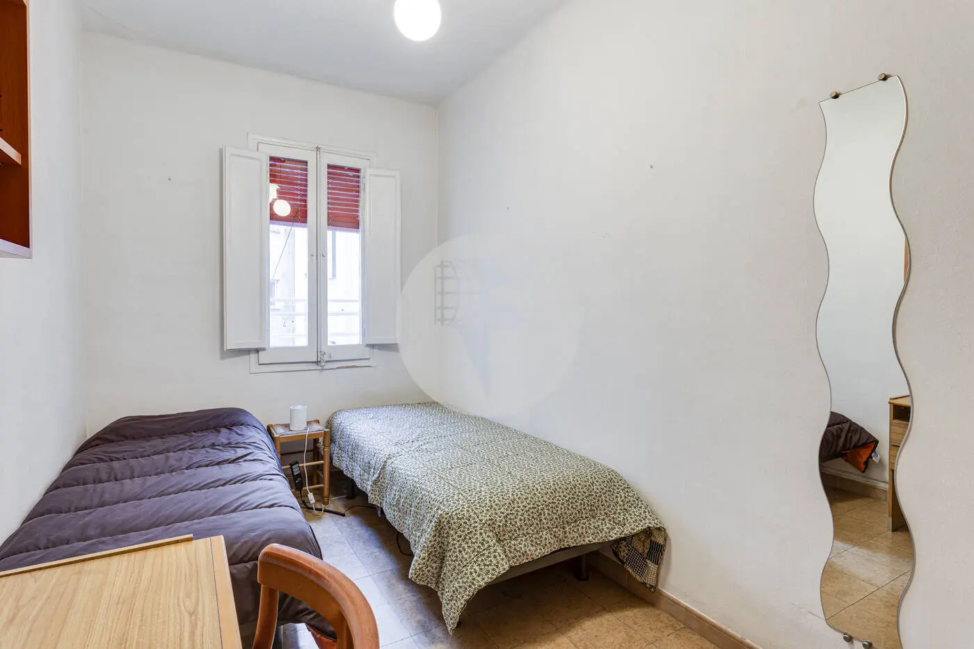 3-bedroom apartment located in the Nova Esquerra de l'Eixample neighborhood of Barcelona. 23