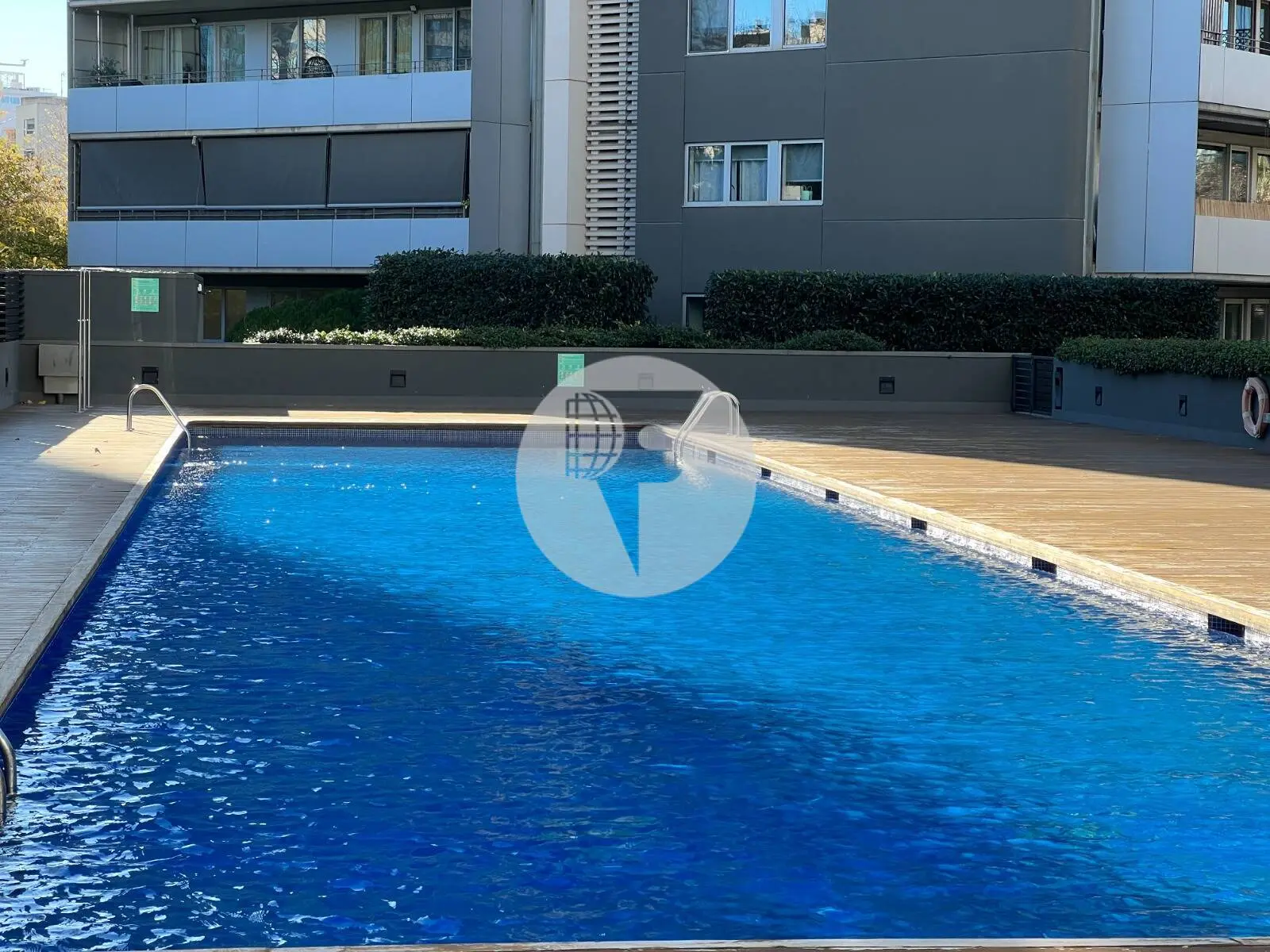 Pis amb terrassa i piscina a Diagonal