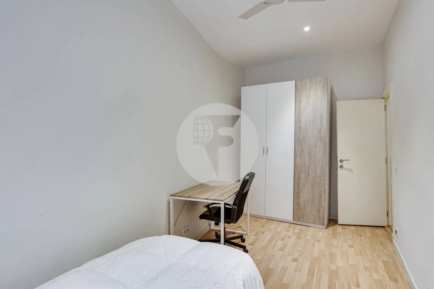 Magnificent apartment for sale next to Pl Universitat of 114m2 according to the land registry, located on Tallers Street in the Ciutat Vella neighborhood of Barcelona 24
