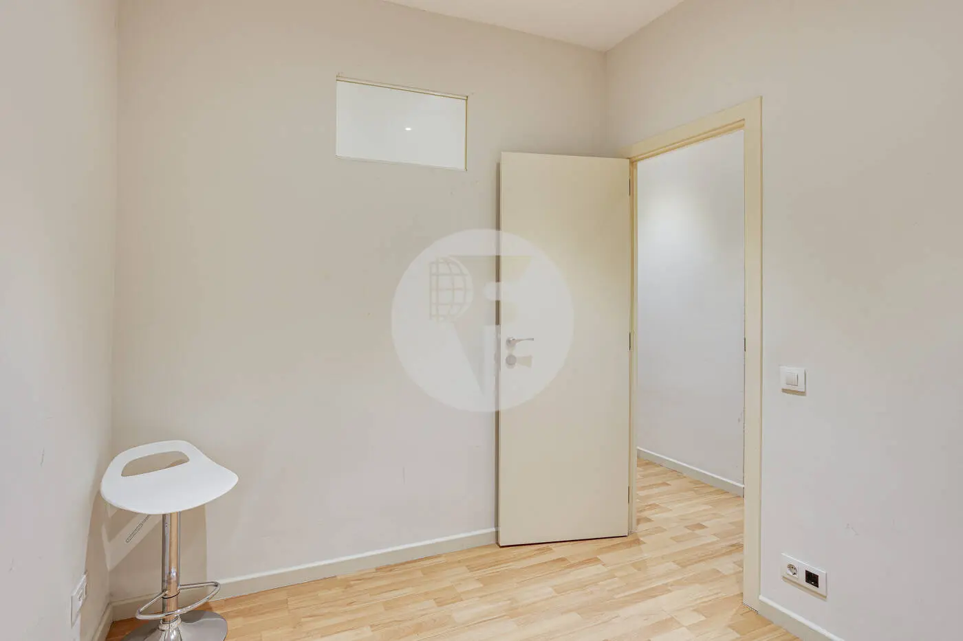 Magnificent apartment for sale next to Pl Universitat of 114m2 according to the land registry, located on Tallers Street in the Ciutat Vella neighborhood of Barcelona 16