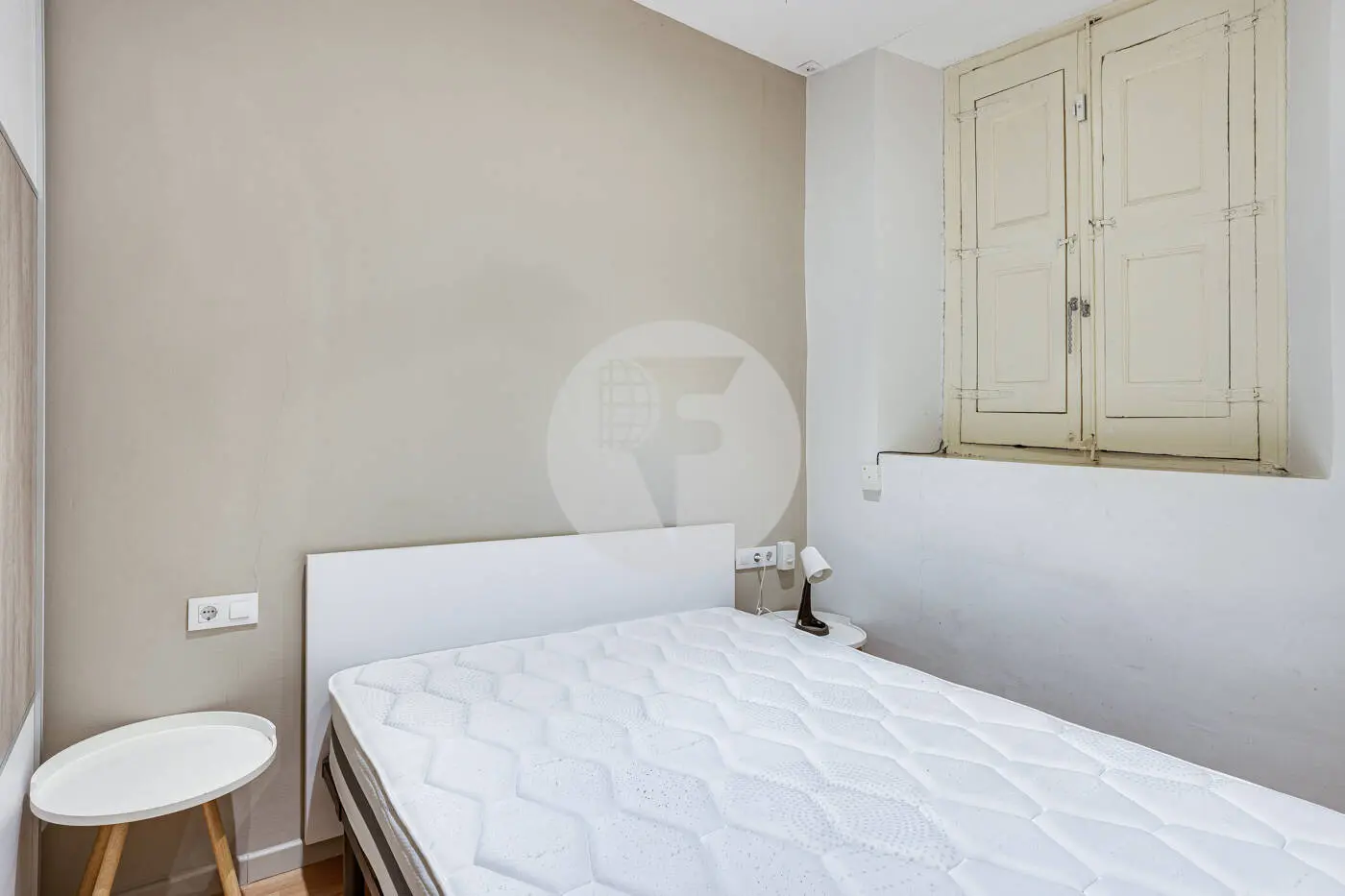 Magnificent apartment for sale next to Pl Universitat of 114m2 according to the land registry, located on Tallers Street in the Ciutat Vella neighborhood of Barcelona 18