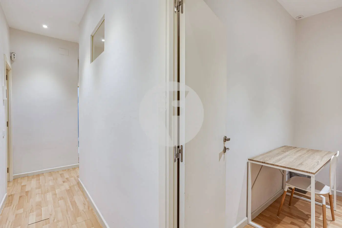 Magnificent apartment for sale next to Pl Universitat of 114m2 according to the land registry, located on Tallers Street in the Ciutat Vella neighborhood of Barcelona 21