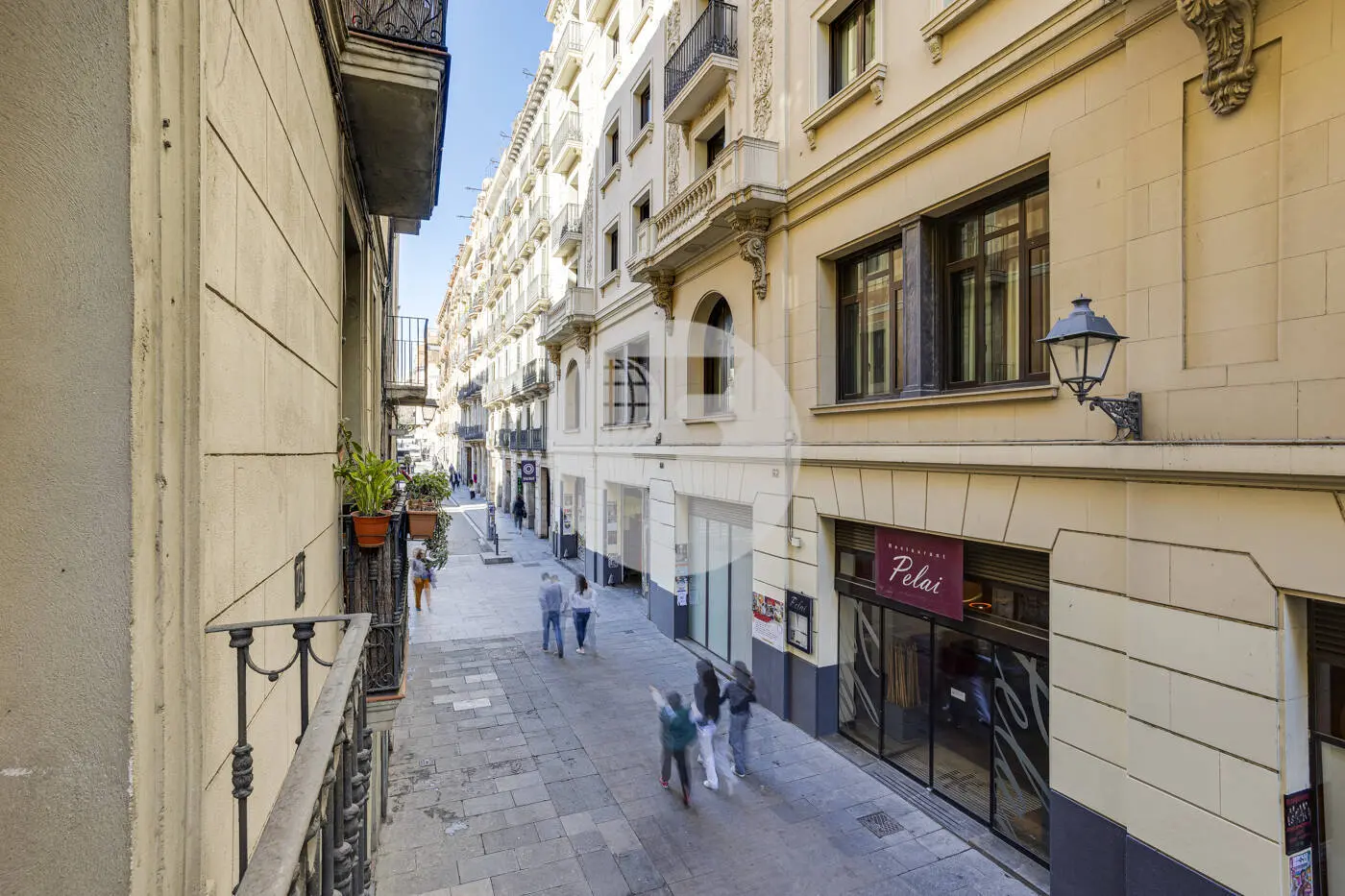Magnífic pis en venda al costat de la Pl Universitat de 114m² segons cadastre, situat al carrer Tallers al barri de Ciutat Vella de Barcelona.  32