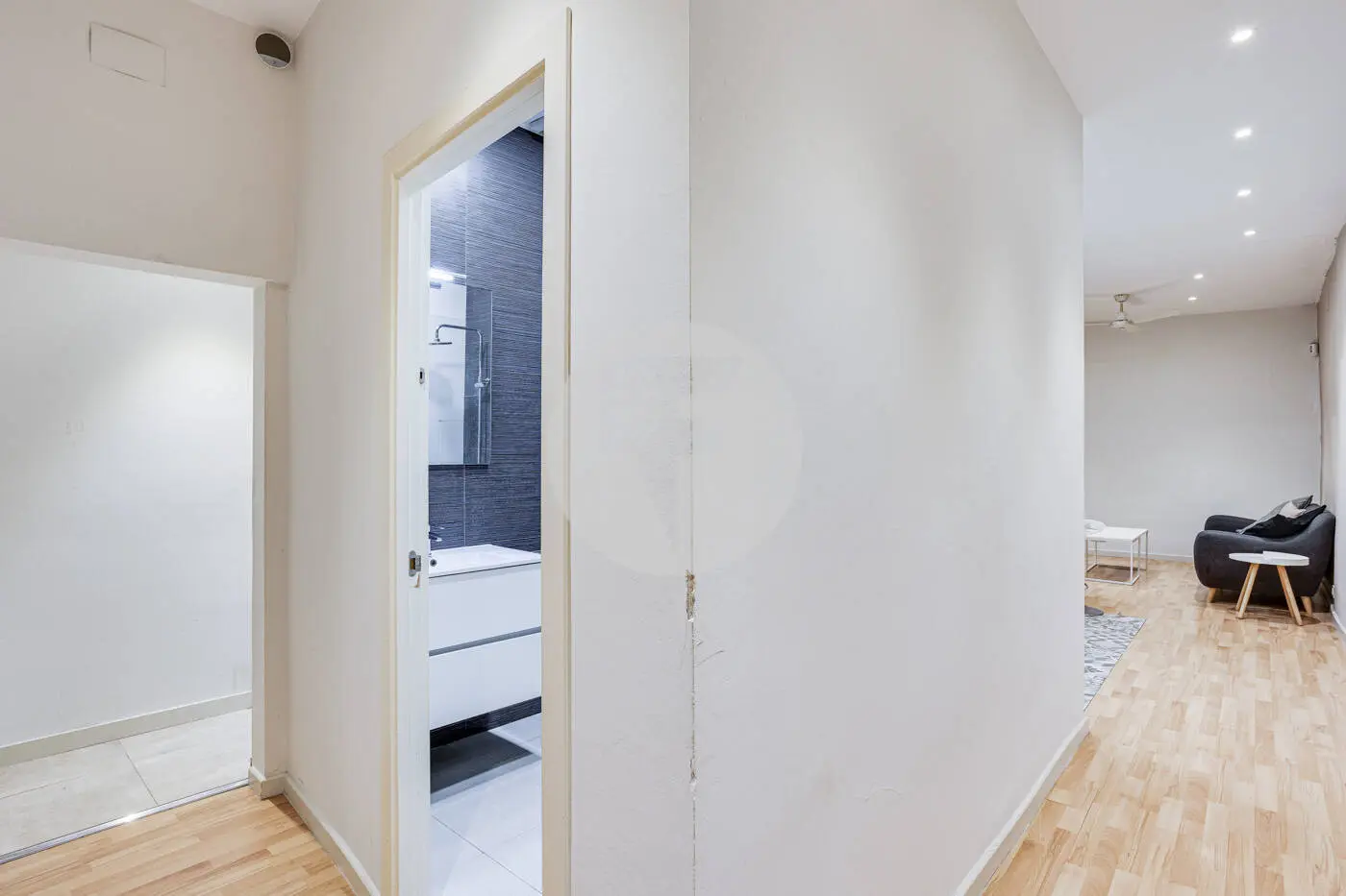 Magnificent apartment for sale next to Pl Universitat of 114m2 according to the land registry, located on Tallers Street in the Ciutat Vella neighborhood of Barcelona 22