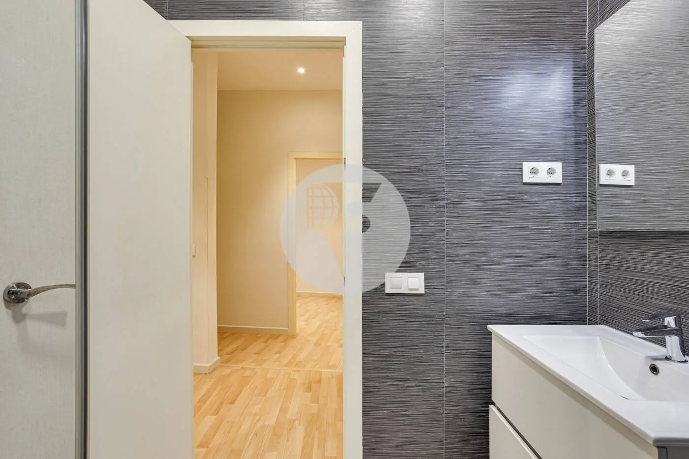 Magnificent apartment for sale next to Pl Universitat of 114m2 according to the land registry, located on Tallers Street in the Ciutat Vella neighborhood of Barcelona 28