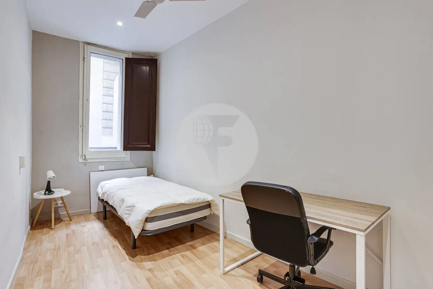 Magnificent apartment for sale next to Pl Universitat of 114m2 according to the land registry, located on Tallers Street in the Ciutat Vella neighborhood of Barcelona 23