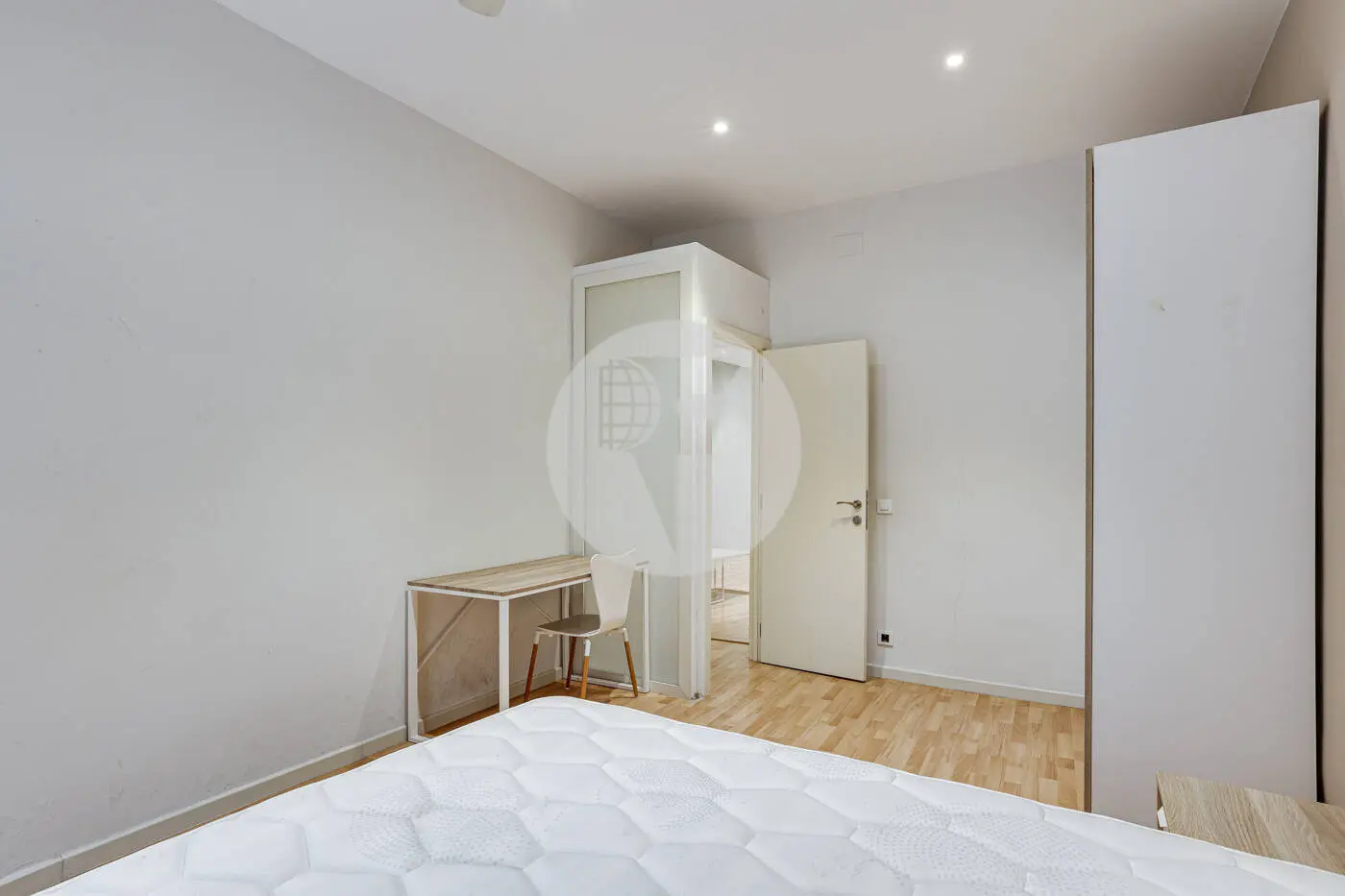 Magnificent apartment for sale next to Pl Universitat of 114m2 according to the land registry, located on Tallers Street in the Ciutat Vella neighborhood of Barcelona 26