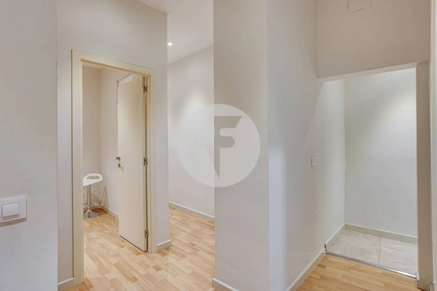 Magnificent apartment for sale next to Pl Universitat of 114m2 according to the land registry, located on Tallers Street in the Ciutat Vella neighborhood of Barcelona 11