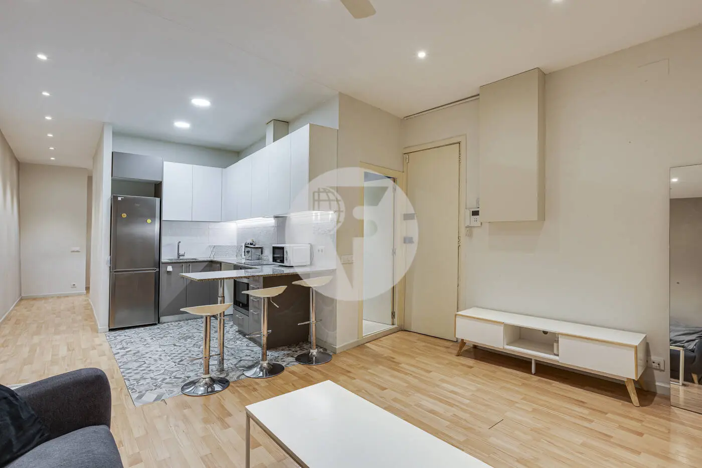 Magnificent apartment for sale next to Pl Universitat of 114m2 according to the land registry, located on Tallers Street in the Ciutat Vella neighborhood of Barcelona 2