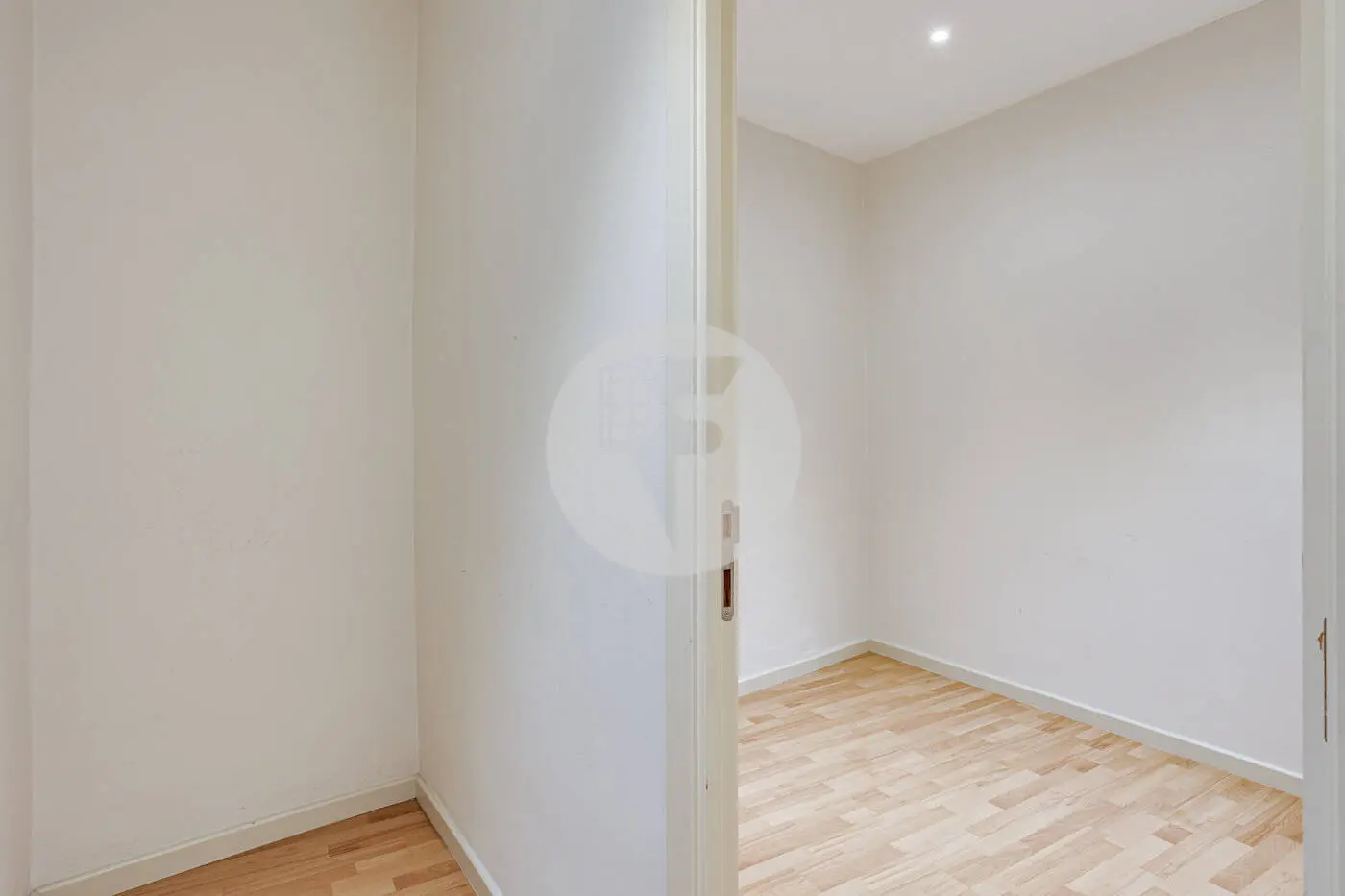 Magnificent apartment for sale next to Pl Universitat of 114m2 according to the land registry, located on Tallers Street in the Ciutat Vella neighborhood of Barcelona 13