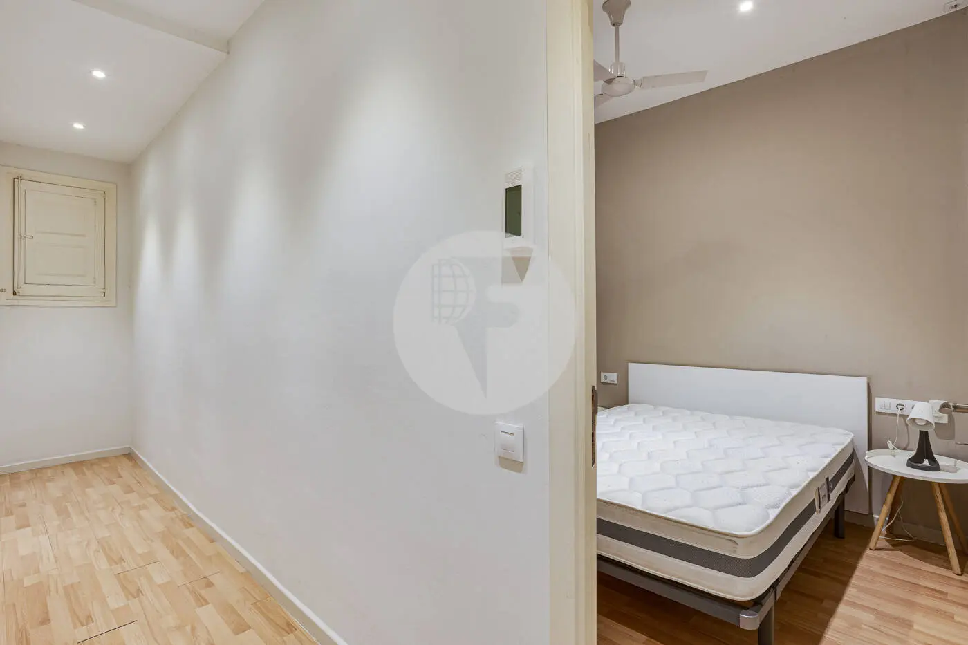 Magnificent apartment for sale next to Pl Universitat of 114m2 according to the land registry, located on Tallers Street in the Ciutat Vella neighborhood of Barcelona 10
