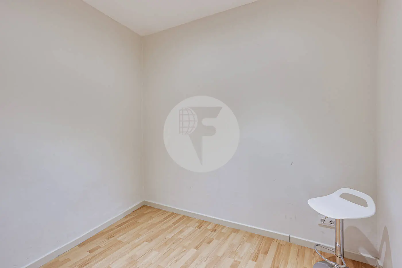Magnificent apartment for sale next to Pl Universitat of 114m2 according to the land registry, located on Tallers Street in the Ciutat Vella neighborhood of Barcelona 14