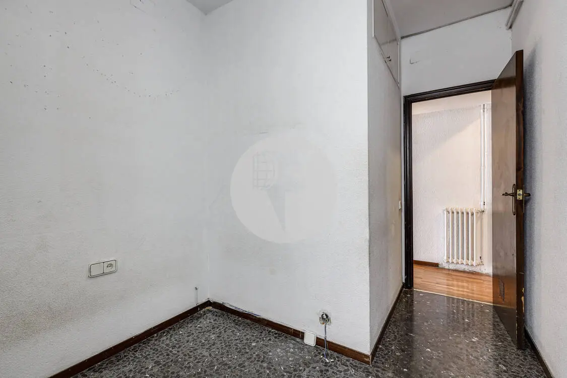 Splendid apartment for sale in the heart of the Sant Antoni neighborhood 28