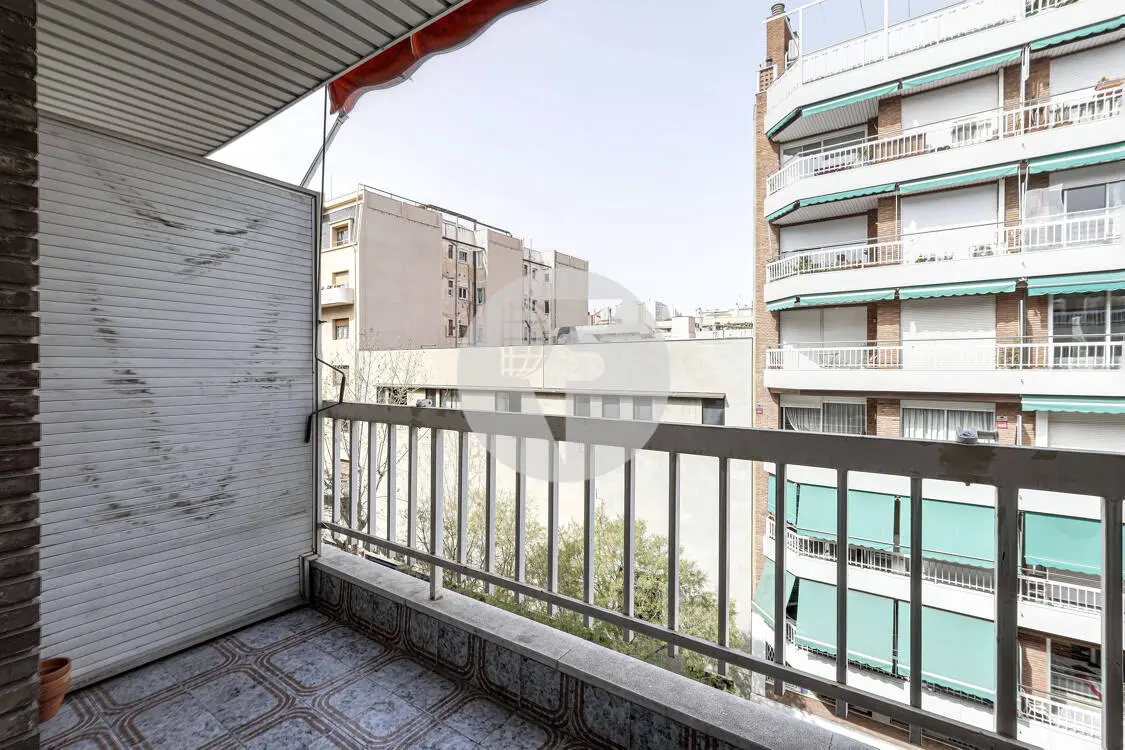 Esplèndid pis en venda al cor del barri de Sant Antoni de Barcelona 7