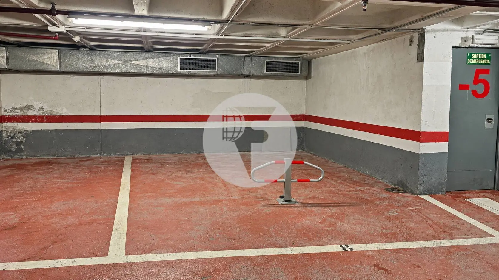 Plaza de parking en venta en Plaça Urquinaona, en el centro de Barcelona - imagen 6