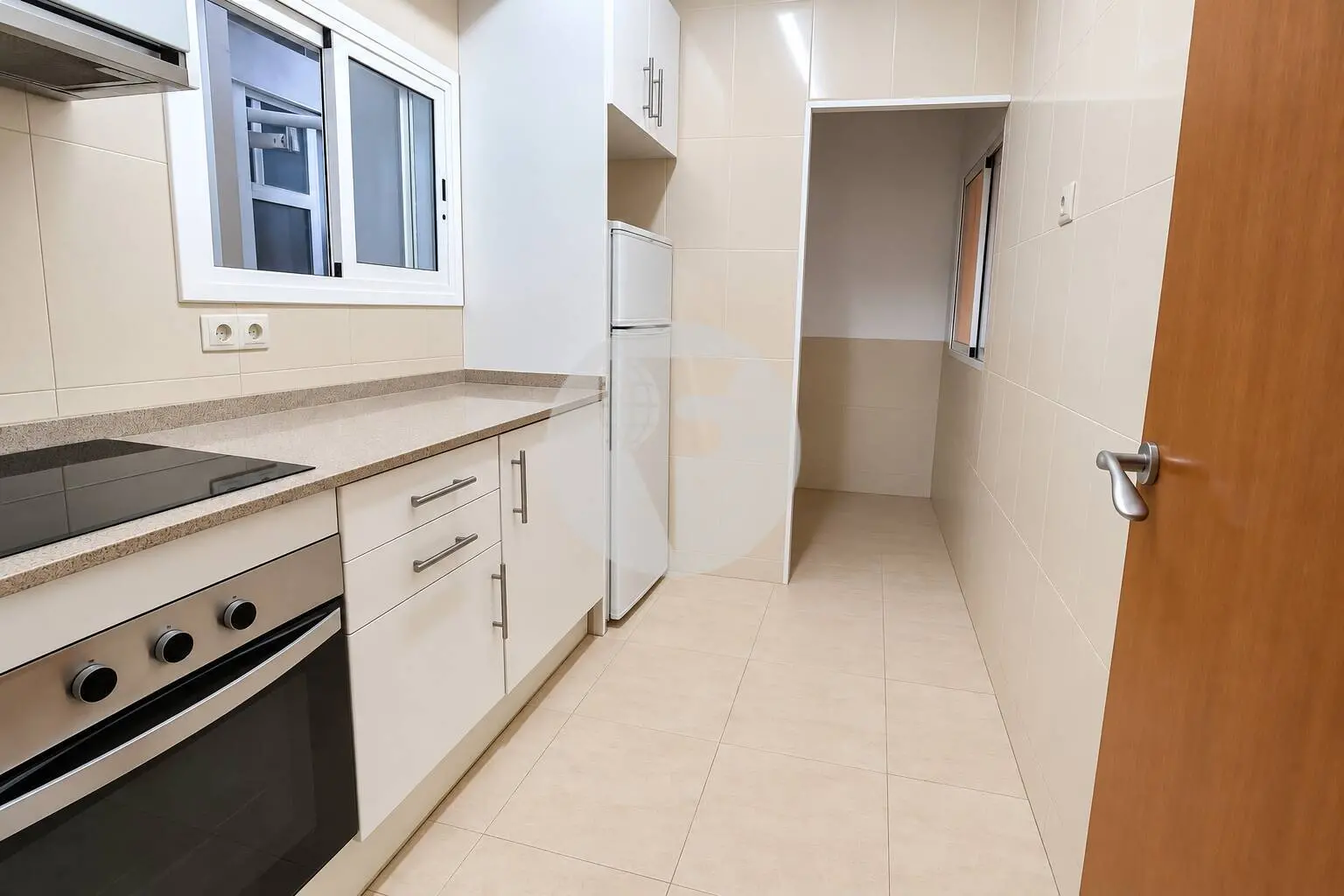 Piso a reformar con espacio exterior en una ubicación privilegiada de Poble Sec - imagen 6