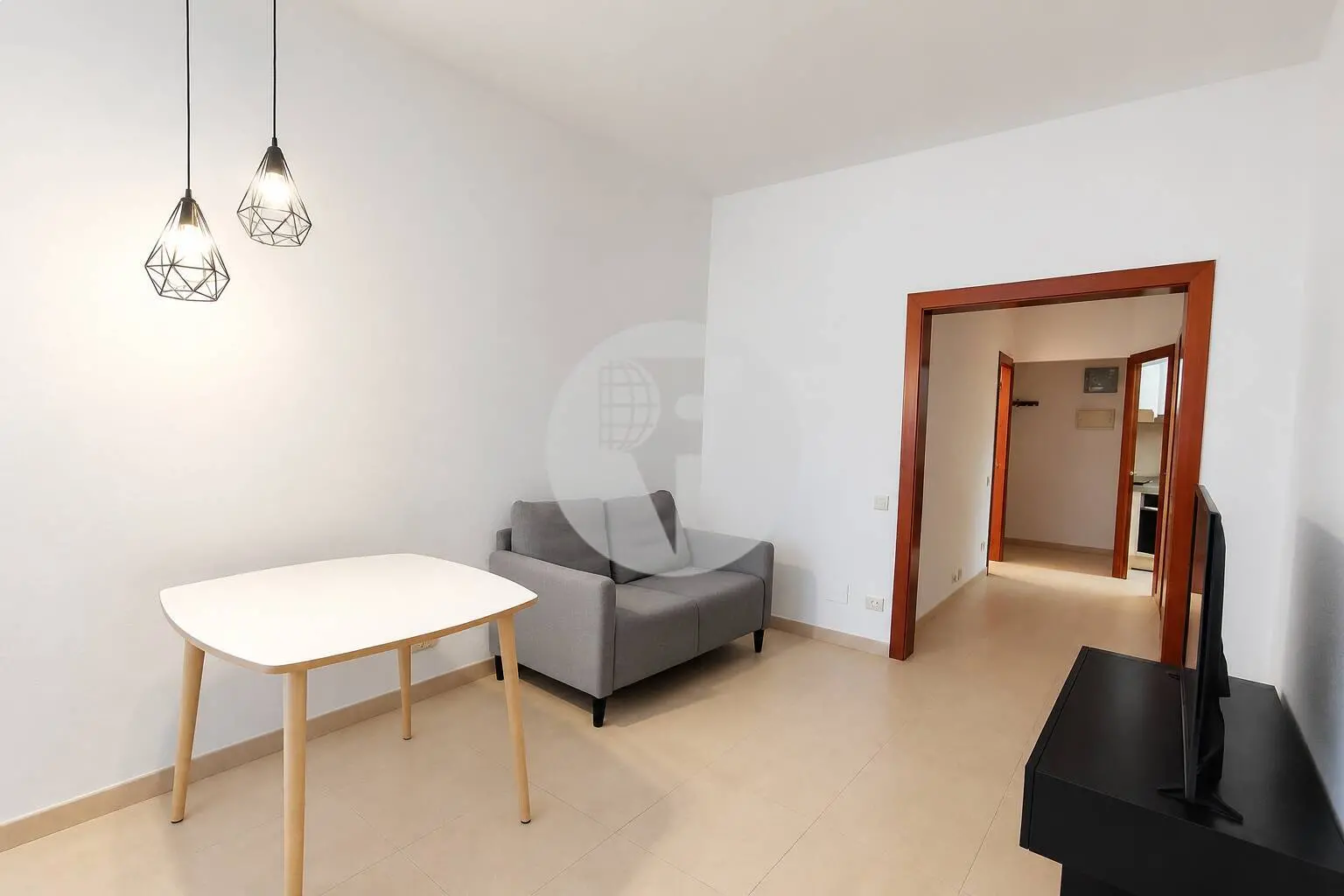 Piso a reformar con espacio exterior en una ubicación privilegiada de Poble Sec - imagen 5