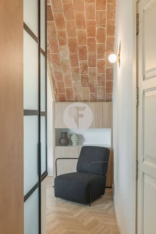 Piso con encanto en finca catalogada en la Diagonal, reformado, amueblado y listo para entrar a vivir - imagen 12
