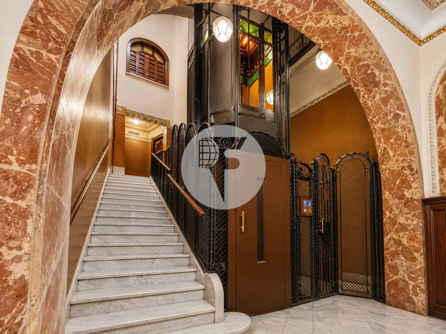 Piso con encanto en finca catalogada en la Diagonal, reformado, amueblado y listo para entrar a vivir - imagen 18