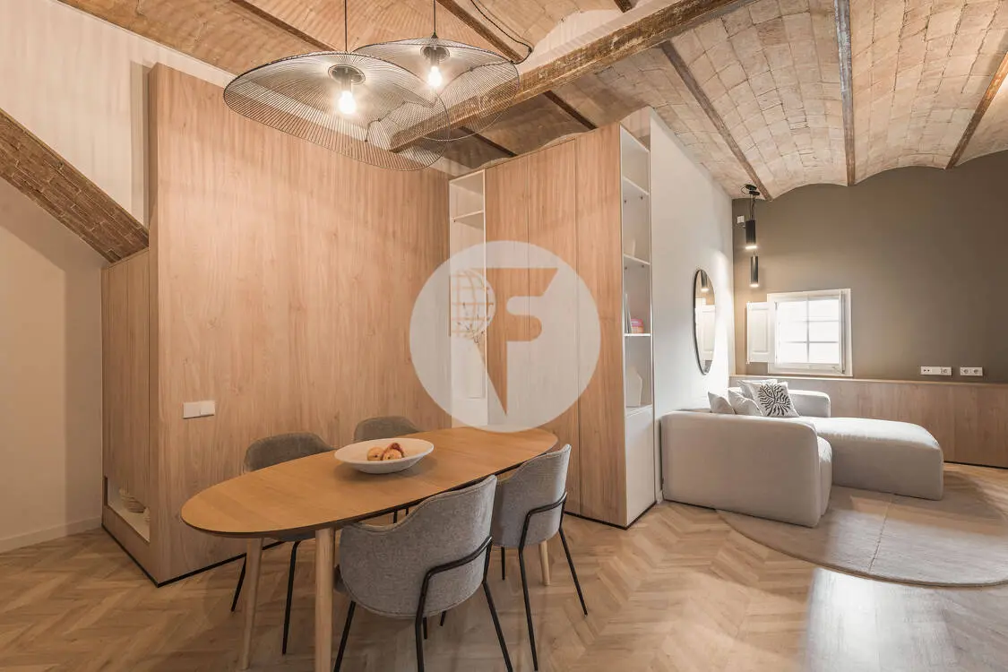 Piso con encanto en finca catalogada en la Diagonal, reformado, amueblado y listo para entrar a vivir - imagen 2