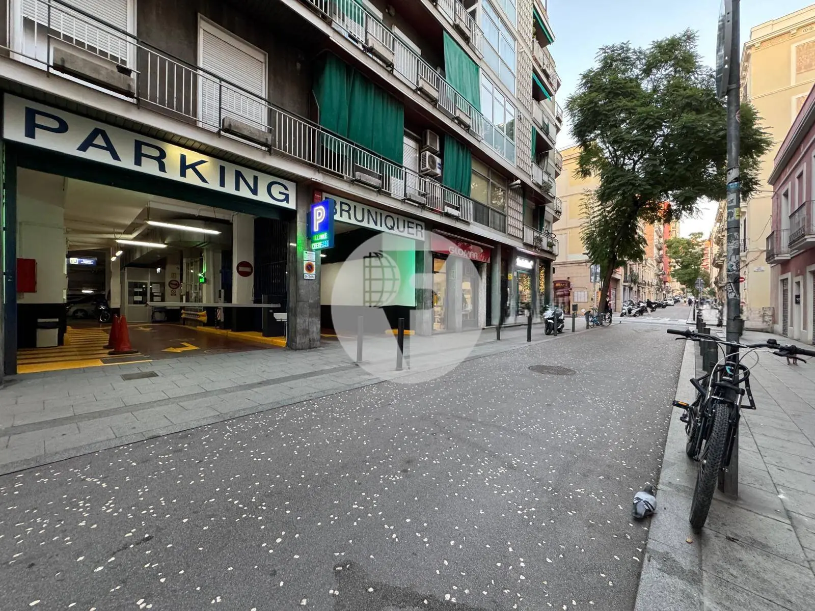 Plaza de aparcamiento en venta en la calle Bruniquer, en el barrio de Gràcia - imagen 16
