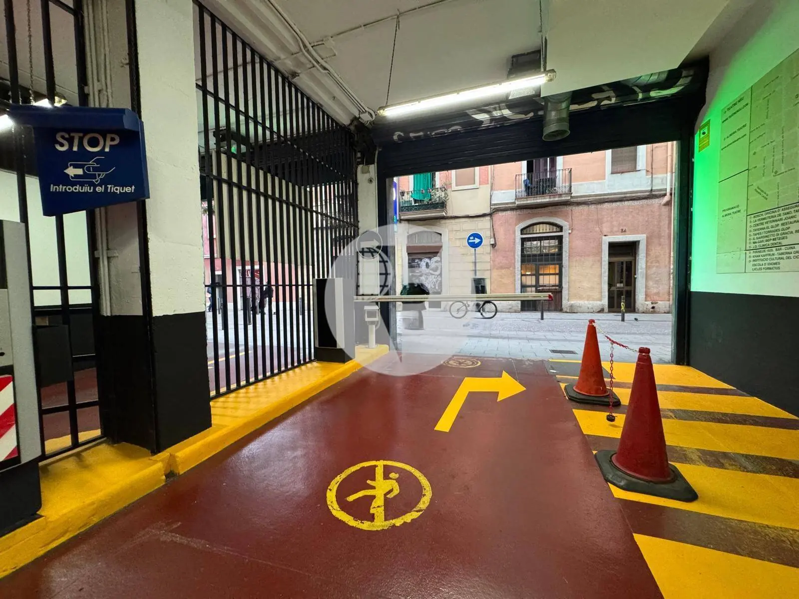 Plaza de aparcamiento en venta en la calle Bruniquer, en el barrio de Gràcia - imagen 14