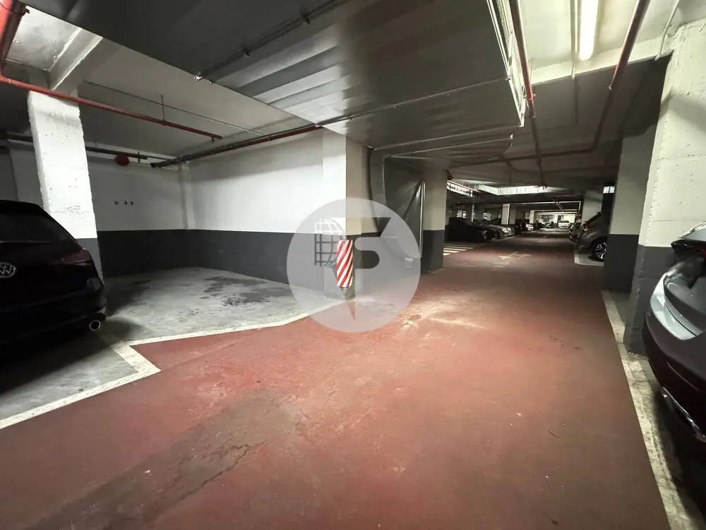 Plaza de aparcamiento en venta en la calle Bruniquer, en el barrio de Gràcia - imagen 3