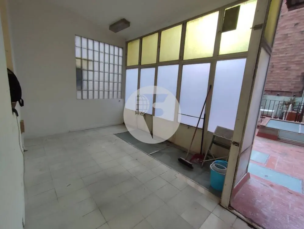 Principal con terraza para reformar en el Eixample - imagen 17