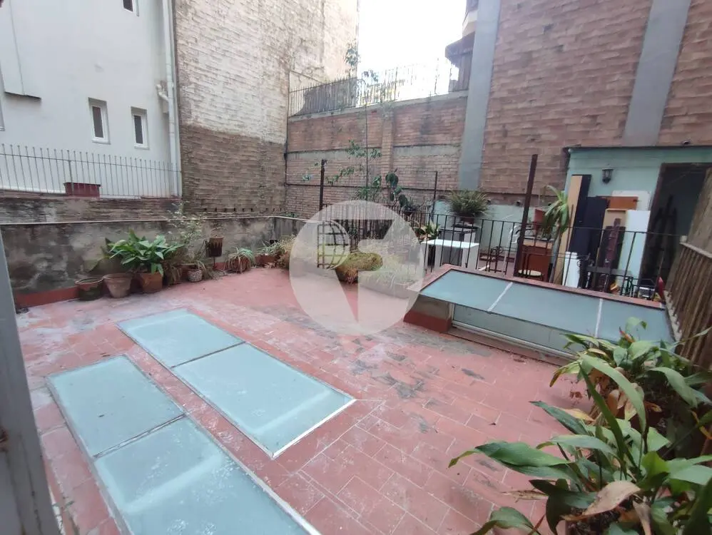 Principal con terraza para reformar en el Eixample - imagen 21