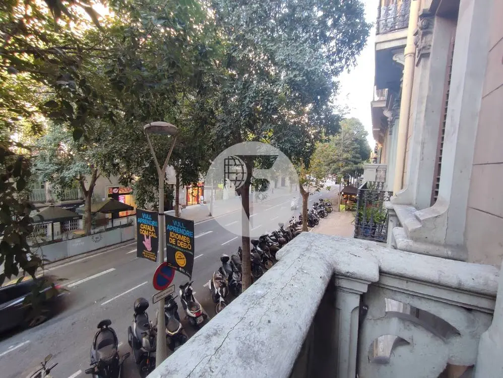 Principal con terraza para reformar en el Eixample - imagen 4