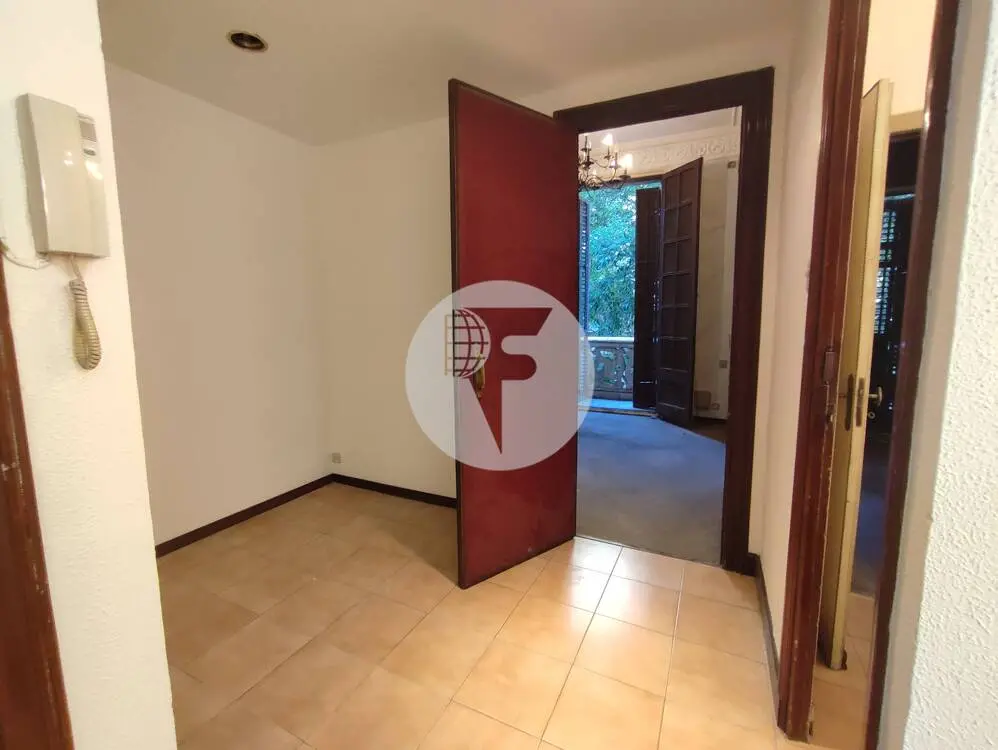 Principal con terraza para reformar en el Eixample - imagen 7