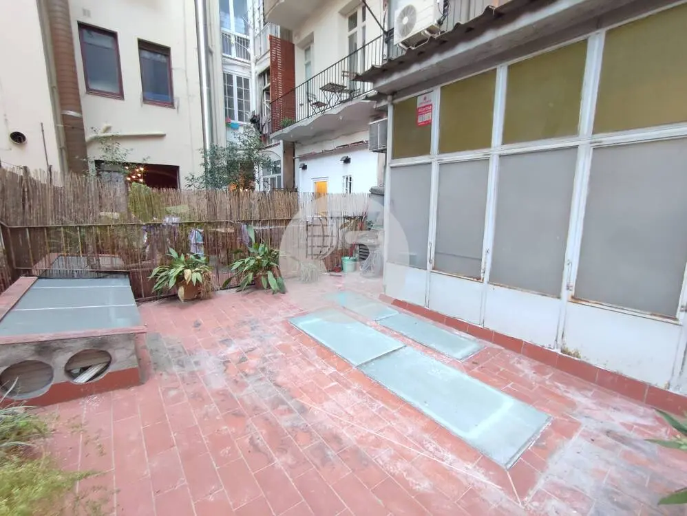 Principal con terraza para reformar en el Eixample - imagen 22