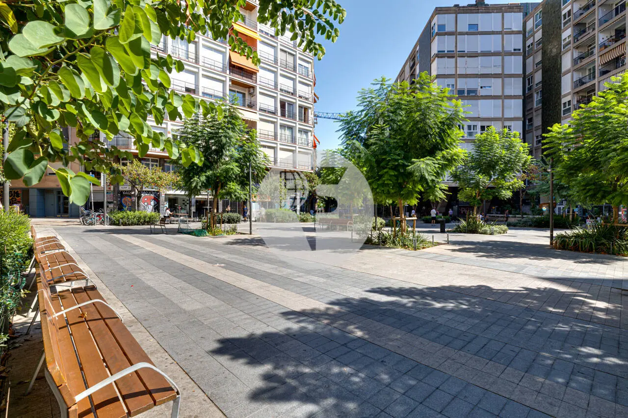 PISO ALTO Y LUMINOSO CON TERRAZA Y PLAZA DE APARCAMIENTO INCLUIDA EN EL EIXAMPLE ESQUERRE - imagen 40
