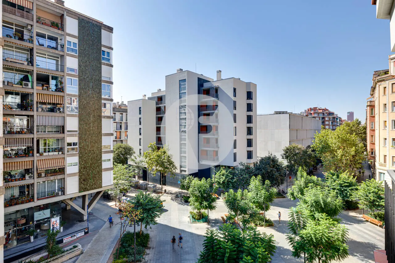 PISO ALTO Y LUMINOSO CON TERRAZA Y PLAZA DE APARCAMIENTO INCLUIDA EN EL EIXAMPLE ESQUERRE - imagen 13