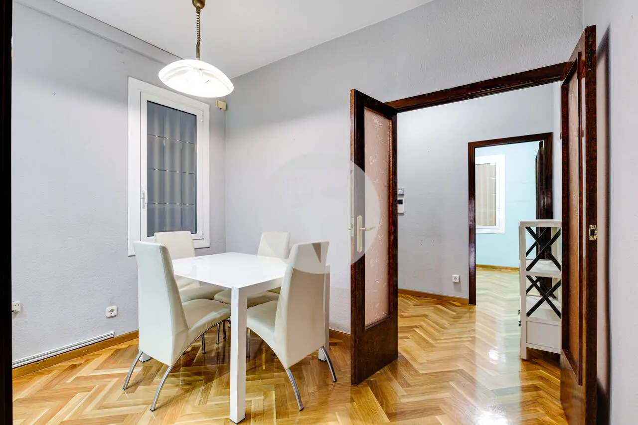 PISO ALTO Y LUMINOSO CON TERRAZA Y PLAZA DE APARCAMIENTO INCLUIDA EN EL EIXAMPLE ESQUERRE - imagen 8