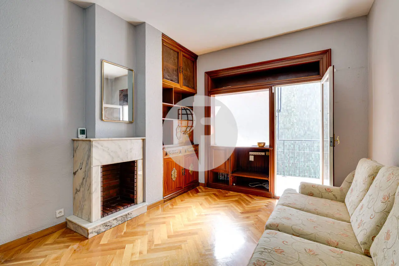 PISO ALTO Y LUMINOSO CON TERRAZA Y PLAZA DE APARCAMIENTO INCLUIDA EN EL EIXAMPLE ESQUERRE - imagen 7