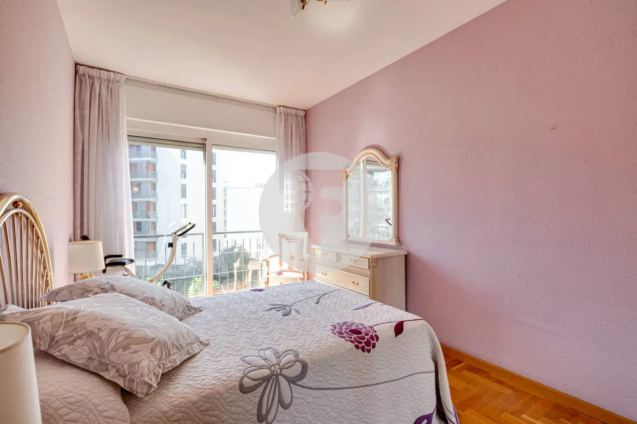 PISO ALTO Y LUMINOSO CON TERRAZA Y PLAZA DE APARCAMIENTO INCLUIDA EN EL EIXAMPLE ESQUERRE - imagen 30