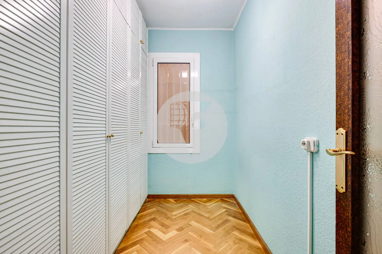 PISO ALTO Y LUMINOSO CON TERRAZA Y PLAZA DE APARCAMIENTO INCLUIDA EN EL EIXAMPLE ESQUERRE - imagen 20