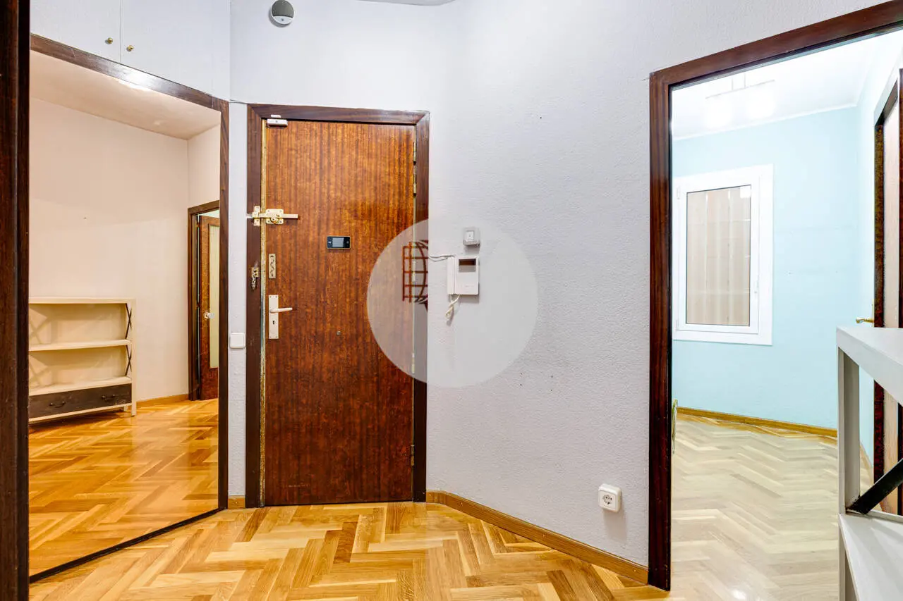 PISO ALTO Y LUMINOSO CON TERRAZA Y PLAZA DE APARCAMIENTO INCLUIDA EN EL EIXAMPLE ESQUERRE - imagen 24