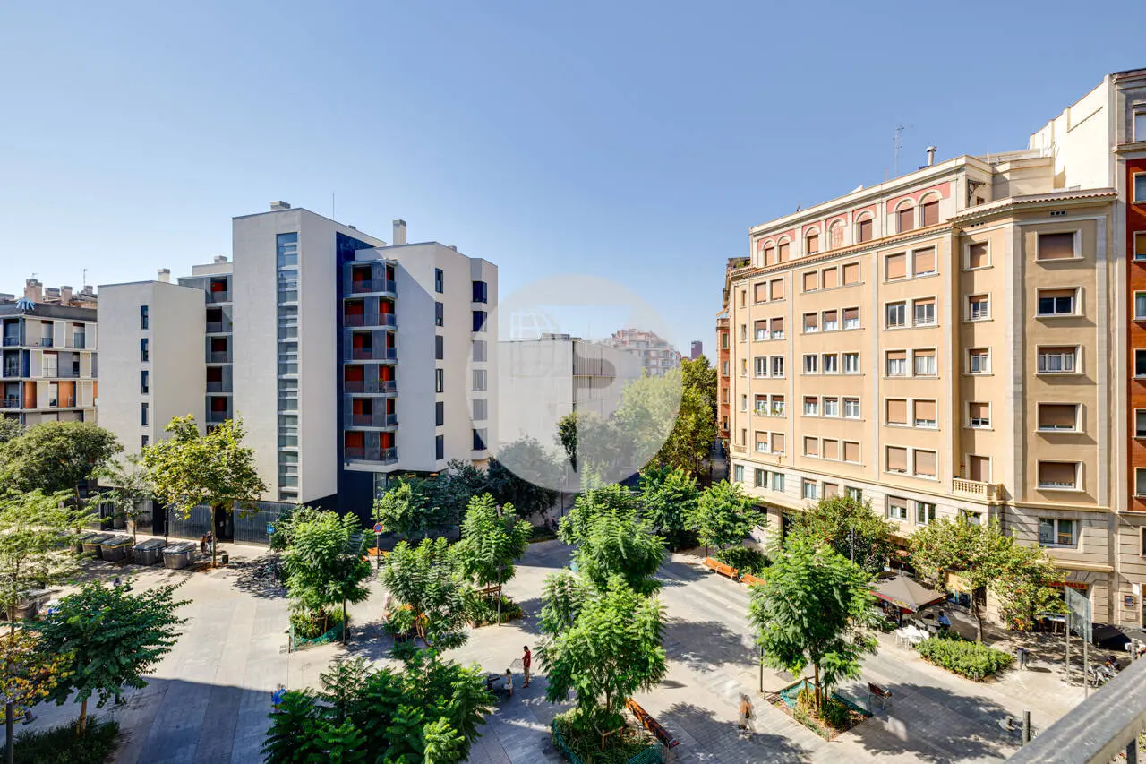 PISO ALTO Y LUMINOSO CON TERRAZA Y PLAZA DE APARCAMIENTO INCLUIDA EN EL EIXAMPLE ESQUERRE - imagen 33