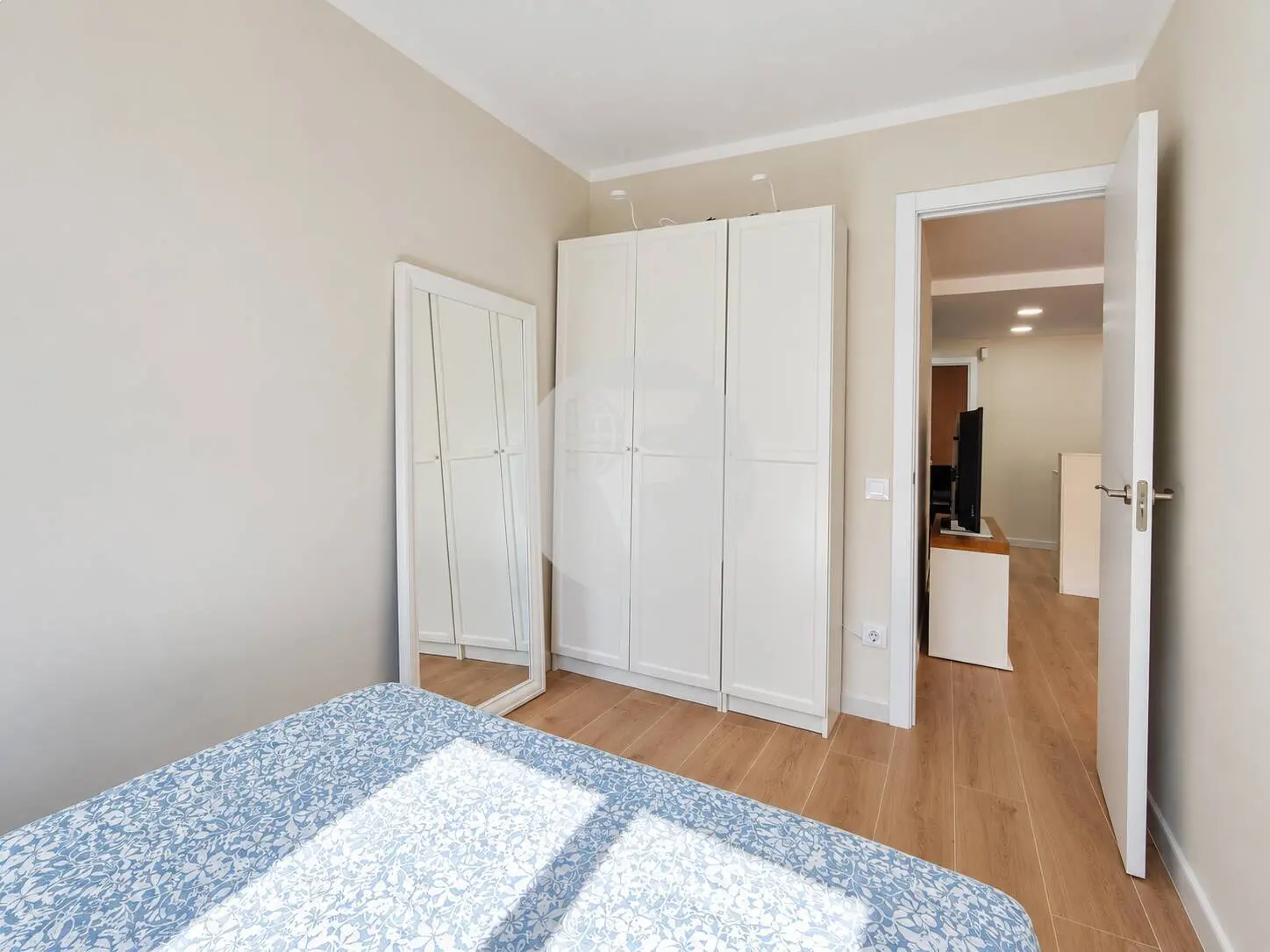 Piso exterior muy luminoso con 2 habitaciones y ascensor en Badalona - imagen 15