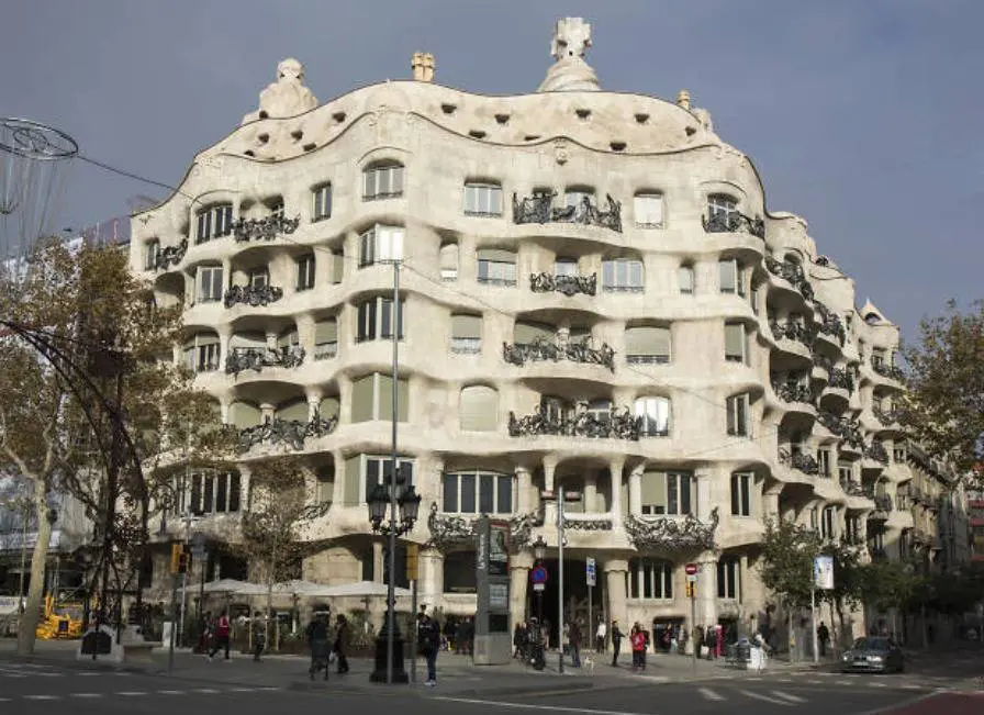 Magnificent apartment for sale in Plaça Universitat 26