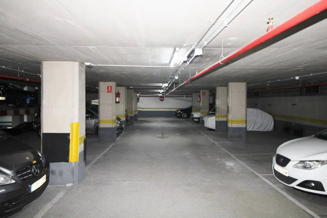 Parking space for sale in Travessera de les Corts, Barcelona 4