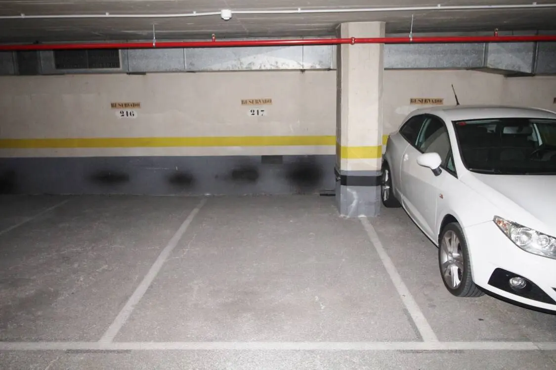 Parking space for sale in Travessera de les Corts, Barcelona