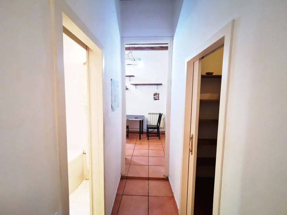 Apartament cèntric a pocs metres de Ronda Sant Antoni, al carrer Lluna, al districte de Ciutat Vella. 17